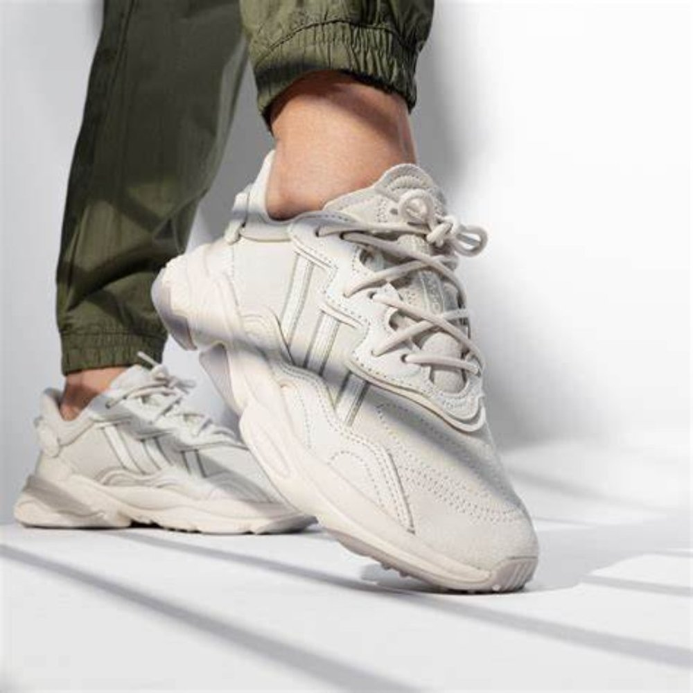Adidas OZWEEGO Originals  Bliss Knit ( Men) Brand new with box !